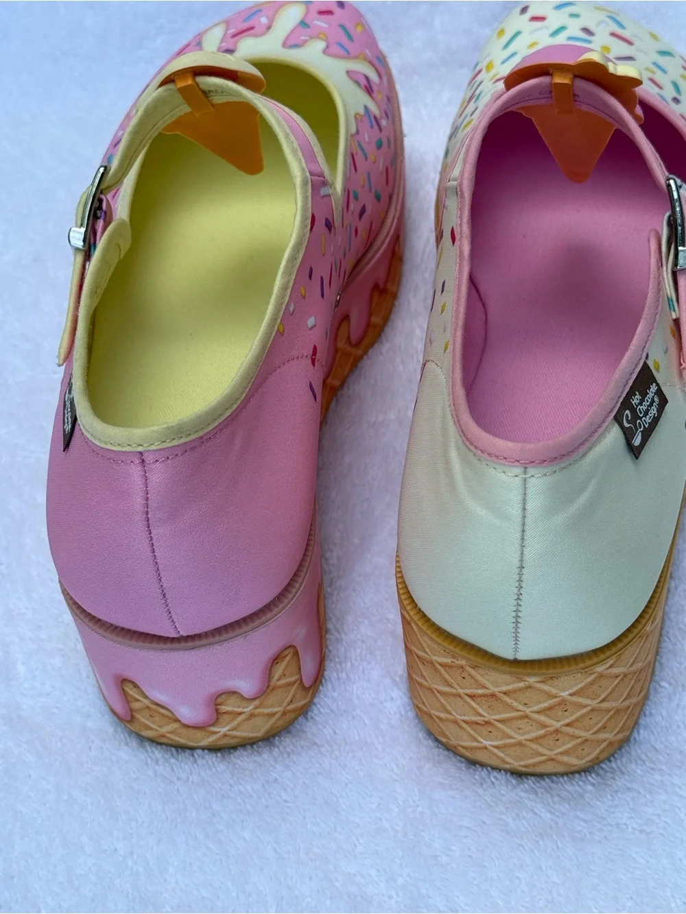 Hot Chocolate Designs Platform Mary Jane Shoes Size 8